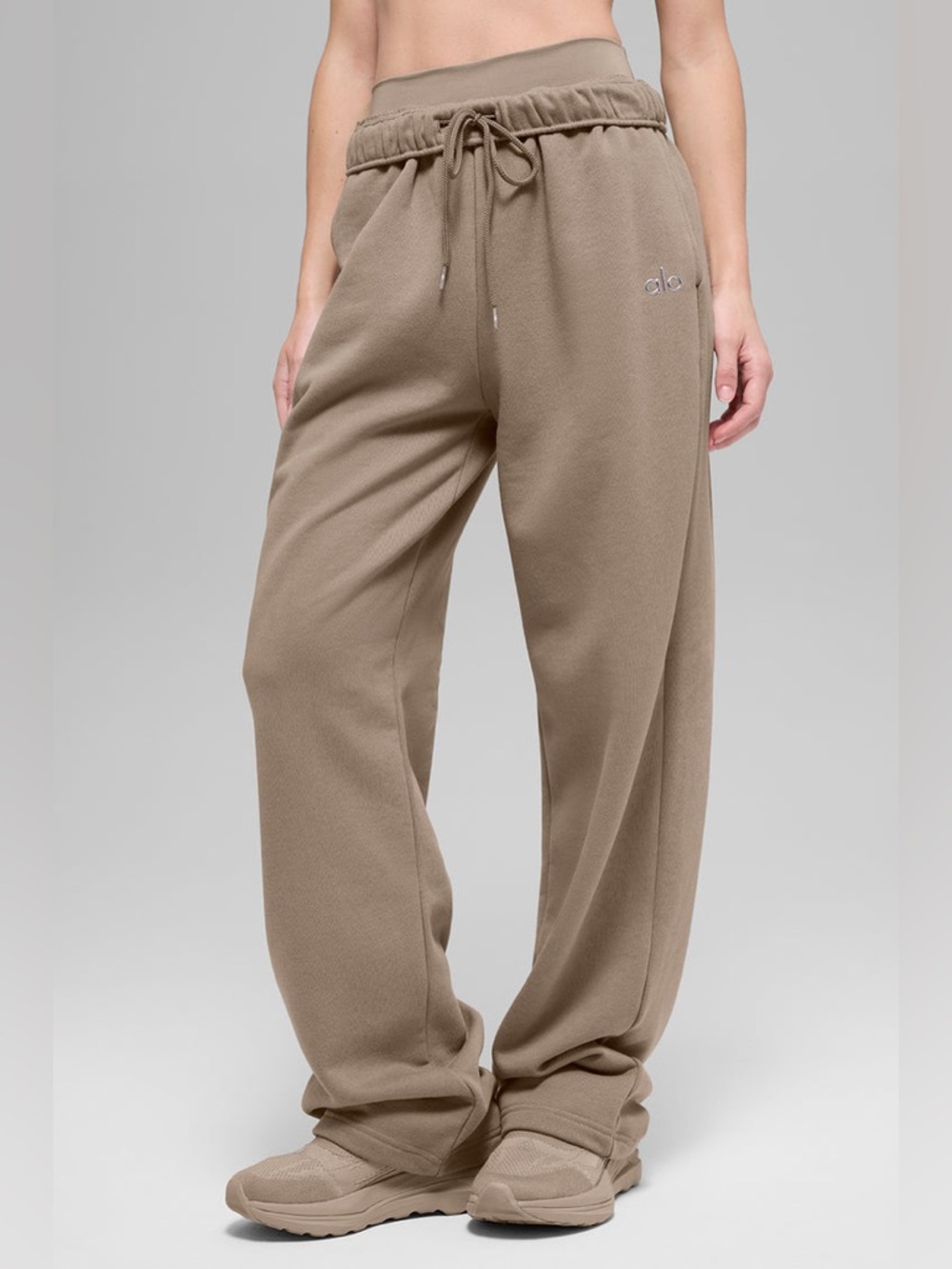 Alo Relaxed Drawstring Sweatpants in GRAVEL